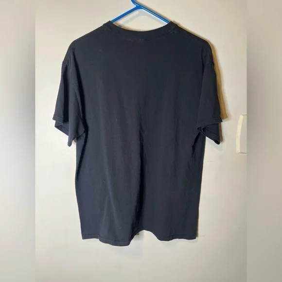 Black short sleeve graphic tee size large - Picture 4 of 4
